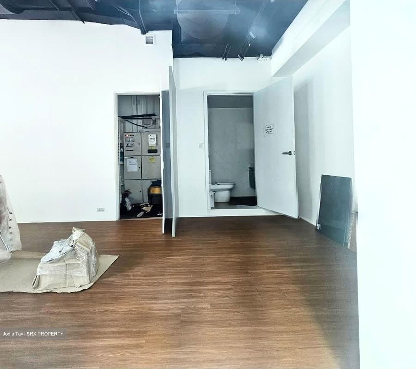 Armenian Street (D6), Shop House #562111401